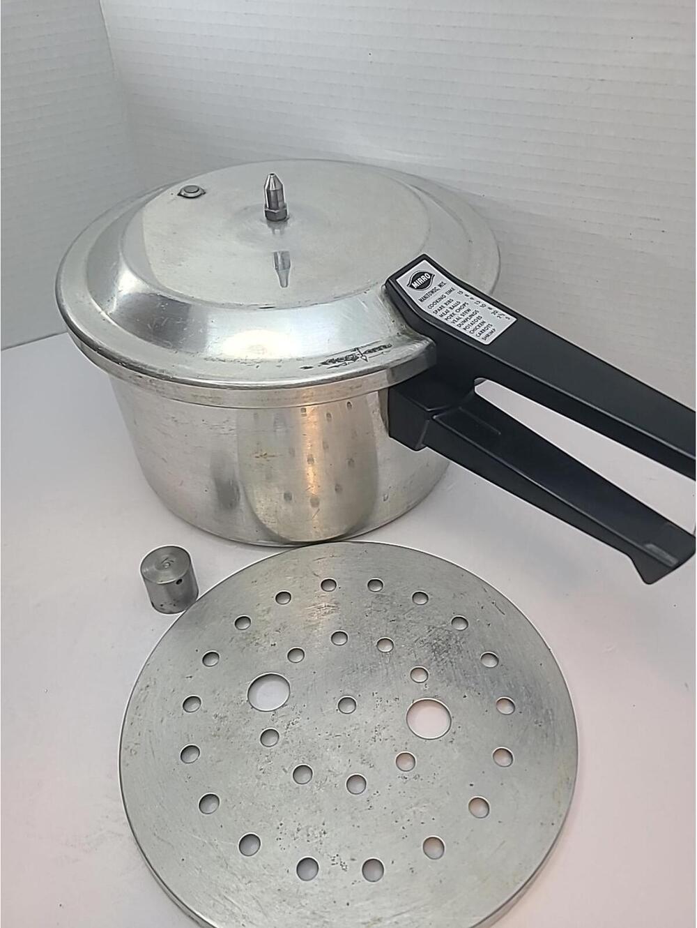 Vintage Mirro M-0404 Aluminum 4QT Pressure Cooker W/ Jiggler & Rack
